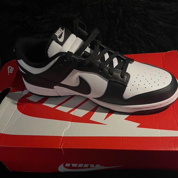 Nike Dunks Low Tops - Picture 3 of 5